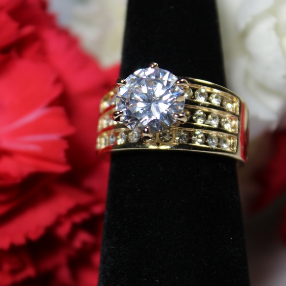 Yellow ring with Huge CZ Diamond - Picture 3 of 8